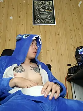 Snapshot of TonyGumm chatting on July 21, 7:16 pm TonyGumm online show from July 21, 7:16 pm
