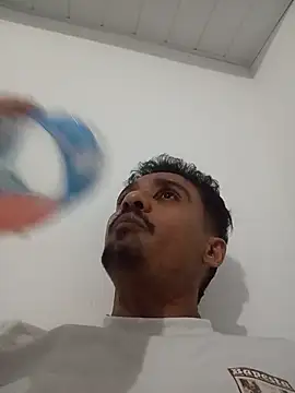 Snapshot of kaliuLeal chatting on August 3, 2:21 am kaliuLeal online show from August 3, 2:21 am