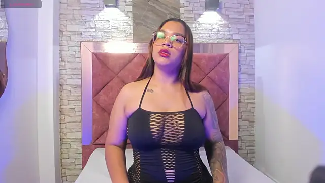 Snapshot of TaamaraSmith chatting on July 27, 11:28 am TaamaraSmith online show from July 27, 11:28 am