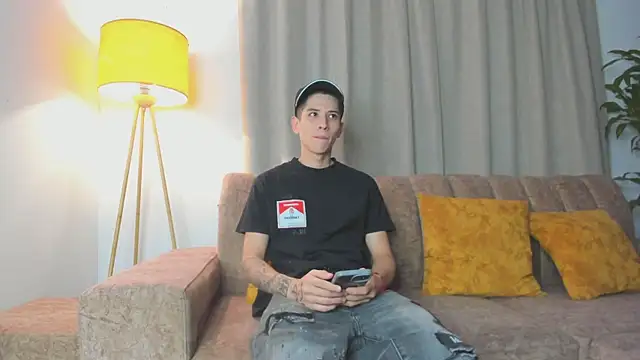 Snapshot of Steven_Saenz chatting on July 24, 12:30 am Steven Saenz online show from July 24, 12:30 am