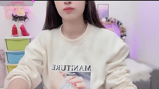 Snapshot of Katy_Bae chatting on December 17, 9:39 am Katy Bae online show from December 17, 9:39 am