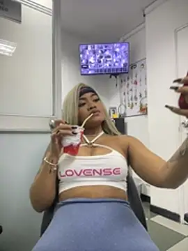 riri brunnete online show from April 2, 4:10 am