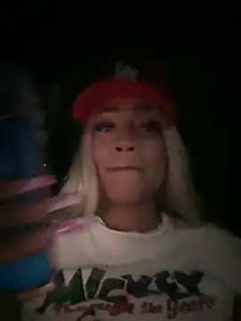 Snapshot of riri_brunnete chatting on July 9, 4:16 am riri brunnete online show from July 9, 4:16 am