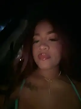 Snapshot of riri_brunnete chatting on July 11, 4:37 am riri brunnete online show from July 11, 4:37 am