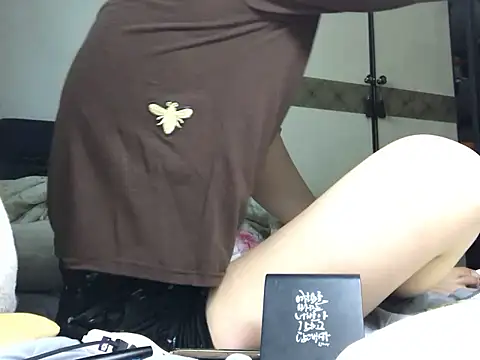 Snapshot of hypekittyboy chatting on July 23, 7:17 am hypekittyboy online show from July 23, 7:17 am