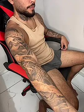 Snapshot of Noah_tatuado chatting on July 23, 10:51 pm Noah tatuado online show from July 23, 10:51 pm