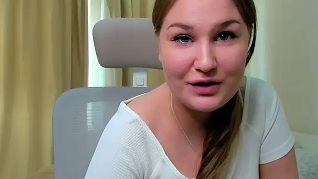 Snapshot of JennifferEwin chatting on July 25, 11:30 am JennifferEwin online show from July 25, 11:30 am
