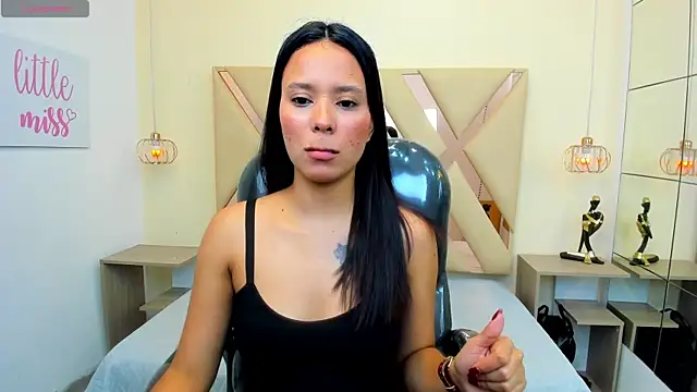 Snapshot of Ivonne_Latina chatting on July 24, 7:45 pm Ivonne Latina online show from July 24, 7:45 pm