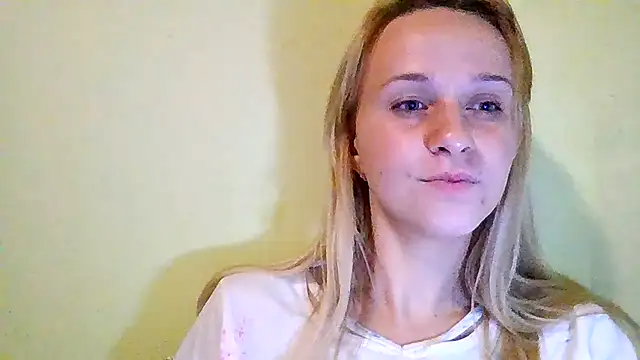 Snapshot of SunSakura chatting on August 3, 8:45 pm SunSakura online show from August 3, 8:45 pm