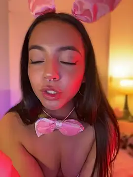 Snapshot of Rous_laraa chatting on July 28, 11:26 pm Rous laraa online show from July 28, 11:26 pm