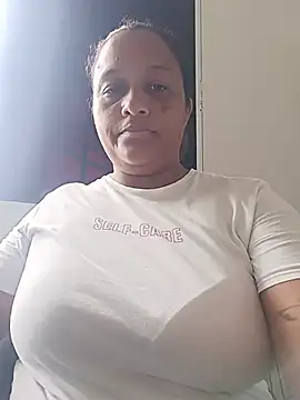 Snapshot of BellaMarii_93 chatting on July 24, 1:53 pm BellaMarii 93 online show from July 24, 1:53 pm