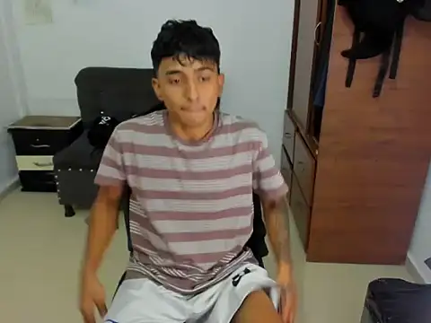 Snapshot of noah_millers_ chatting on July 29, 6:17 pm noah millers online show from July 29, 6:17 pm