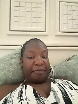 Snapshot of curvyreen chatting on August 6, 10:17 am curvyreen online show from August 6, 10:17 am