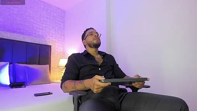 Snapshot of Jacksson_Miller_ chatting on August 6, 8:44 pm Jacksson Miller online show from August 6, 8:44 pm