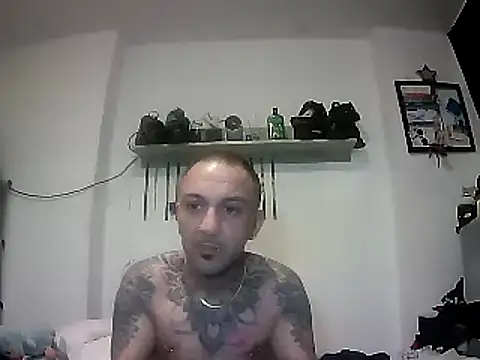 Snapshot of MagicStickBoy chatting on July 14, 4:13 pm MagicStickBoy online show from July 14, 4:13 pm