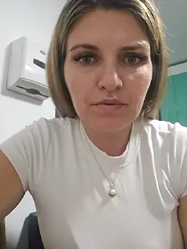 Snapshot of Bianca_Ella chatting on July 31, 7:02 pm Bianca Ella online show from July 31, 7:02 pm