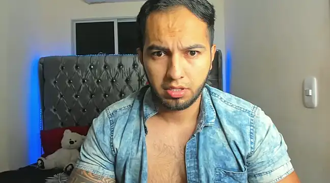 mrloganfuck1 online show from March 18, 8:14 am