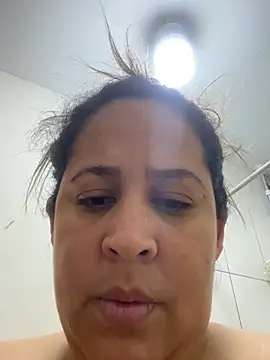 Snapshot of katheisra chatting on August 5, 6:27 am katheisra online show from August 5, 6:27 am