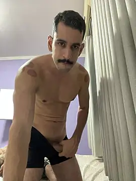 Raeuww online show from August 2, 5:06 am