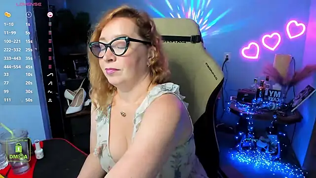 Snapshot of EllieFantastique chatting on July 21, 12:46 am EllieFantastique online show from July 21, 12:46 am