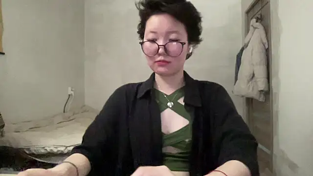 warmdew online show from July 29, 10:35 am