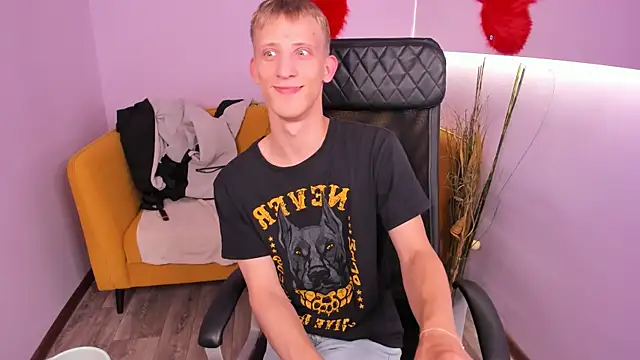 Snapshot of Kevin_Rich chatting on August 3, 12:54 pm Kevin Rich online show from August 3, 12:54 pm