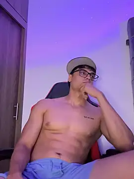 Snapshot of elpapi_21xl chatting on July 30, 5:06 am elpapi 21xl online show from July 30, 5:06 am