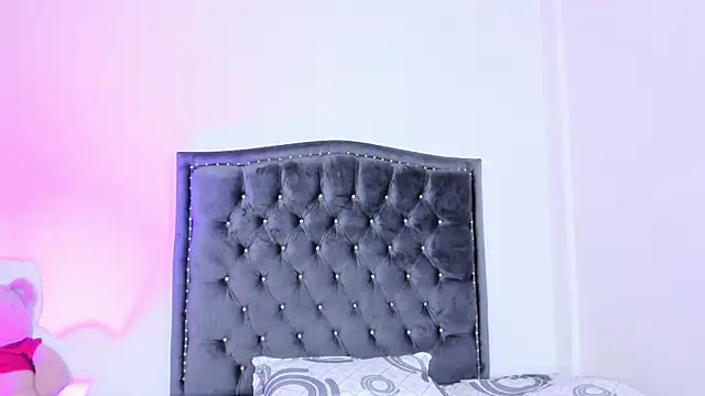 Snapshot of Alisson_carde01 chatting on August 1, 7:13 pm Alisson carde01 online show from August 1, 7:13 pm