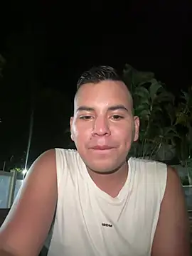 Snapshot of mrhoney2 chatting on August 2, 12:31 am mrhoney2 online show from August 2, 12:31 am