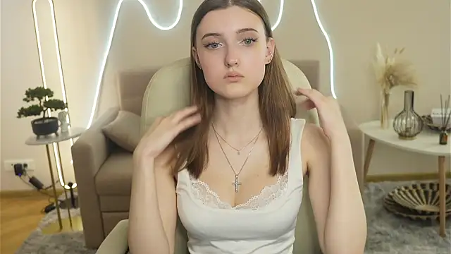 Snapshot of BrittPryer chatting on August 1, 1:32 pm BrittPryer online show from August 1, 1:32 pm