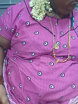 Snapshot of tamilkaviya143 chatting on August 3, 6:00 pm tamilkaviya143 online show from August 3, 6:00 pm