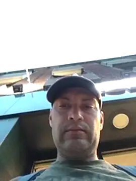 Snapshot of klanvezer chatting on August 3, 4:11 am klanvezer online show from August 3, 4:11 am