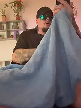 Snapshot of Robby-blow chatting on August 6, 7:54 am Robby-blow online show from August 6, 7:54 am