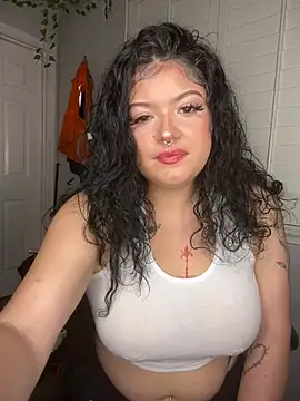 Snapshot of WeluvyouKarma chatting on August 3, 5:17 am WeluvyouKarma online show from August 3, 5:17 am