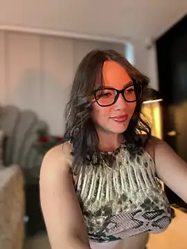 Snapshot of HannaBeckett chatting on July 15, 10:26 pm HannaBeckett online show from July 15, 10:26 pm