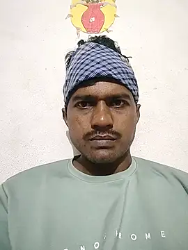 Snapshot of Raakkesh chatting on August 3, 4:22 pm Raakkesh online show from August 3, 4:22 pm