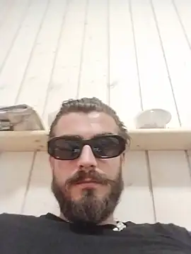 Snapshot of squirlovee chatting on August 5, 9:39 pm squirlovee online show from August 5, 9:39 pm