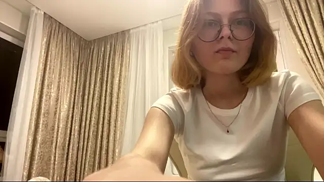 ViennaKiss online show from August 7, 11:45 am