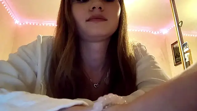 Snapshot of LiziArms chatting on August 4, 5:26 pm LiziArms online show from August 4, 5:26 pm