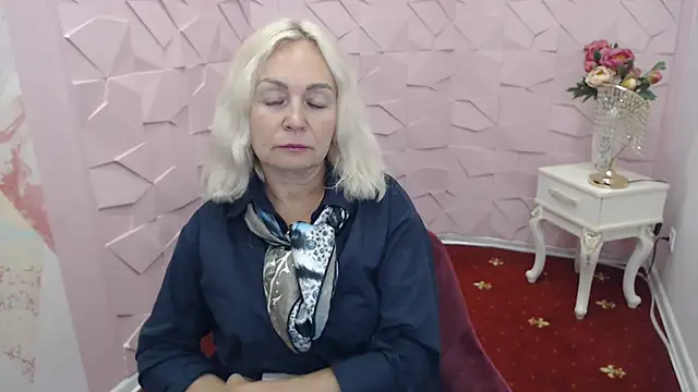Snapshot of Jinna_luvv chatting on August 5, 10:40 am Jinna luvv online show from August 5, 10:40 am
