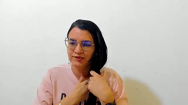 MARILYN GARCIA online show from December 4, 12:58 pm