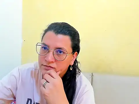 MARILYN GARCIA online show from April 7, 3:45 pm