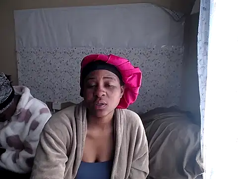 Snapshot of VelvetCherryXX chatting on August 6, 9:22 am VelvetCherryXX online show from August 6, 9:22 am