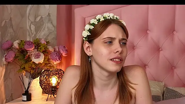 Snapshot of MiraMuir chatting on August 5, 6:55 pm MiraMuir online show from August 5, 6:55 pm
