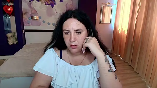 Snapshot of ScarletMists chatting on August 6, 11:34 am ScarletMists online show from August 6, 11:34 am
