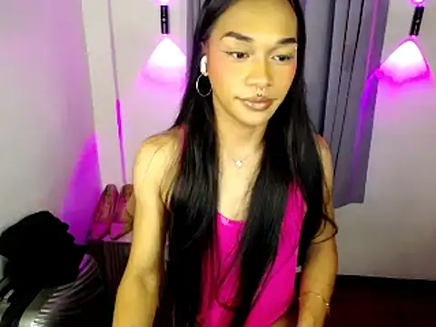 Snapshot of DestinyRose4u chatting on August 6, 8:22 pm DestinyRose4u online show from August 6, 8:22 pm