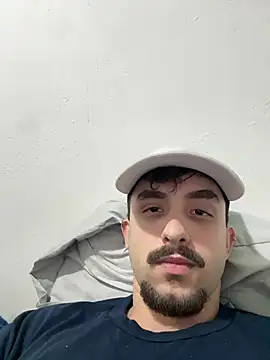 Snapshot of guilhermebolsson chatting on August 7, 12:34 am guilhermebolsson online show from August 7, 12:34 am