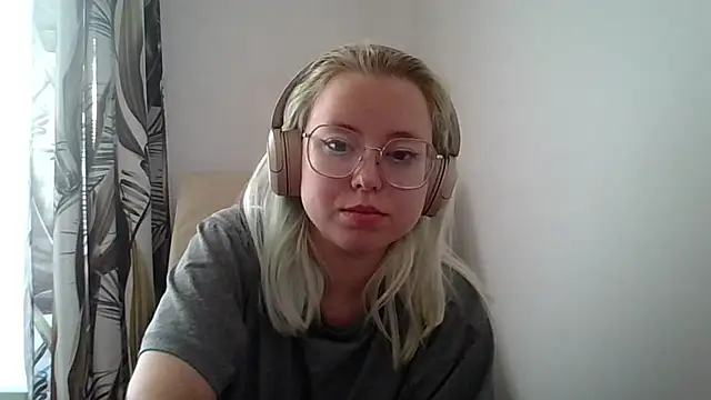 Snapshot of MaddieTeen chatting on August 7, 5:26 pm MaddieTeen online show from August 7, 5:26 pm