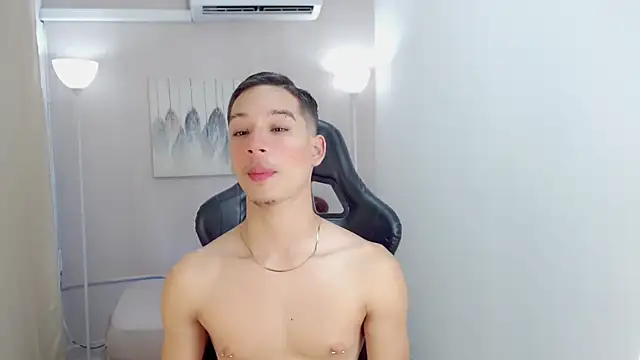 Snapshot of Flex_boyy_ chatting on August 8, 4:14 am Flex boyy online show from August 8, 4:14 am