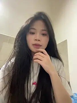 Snapshot of Linh_xinhcuke chatting on August 8, 7:10 am Linh xinhcuke online show from August 8, 7:10 am